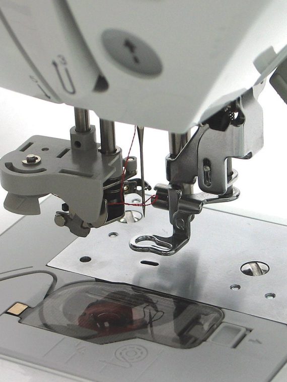 Brother Computerized Embroidery Machine with 5 in x 7 in Embroidery Area and LCD Screen