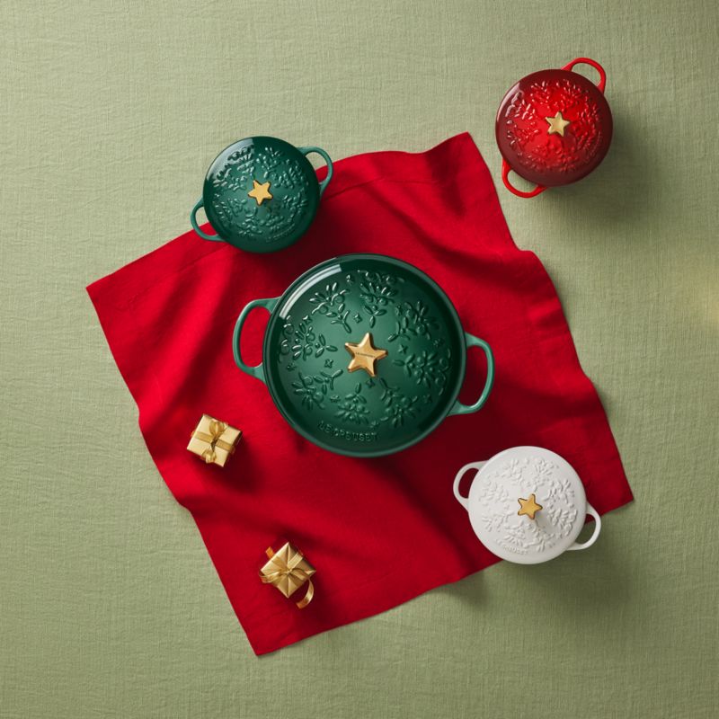 Le Creuset ® Artichaut Mini Noel Cocotte with Star Knob