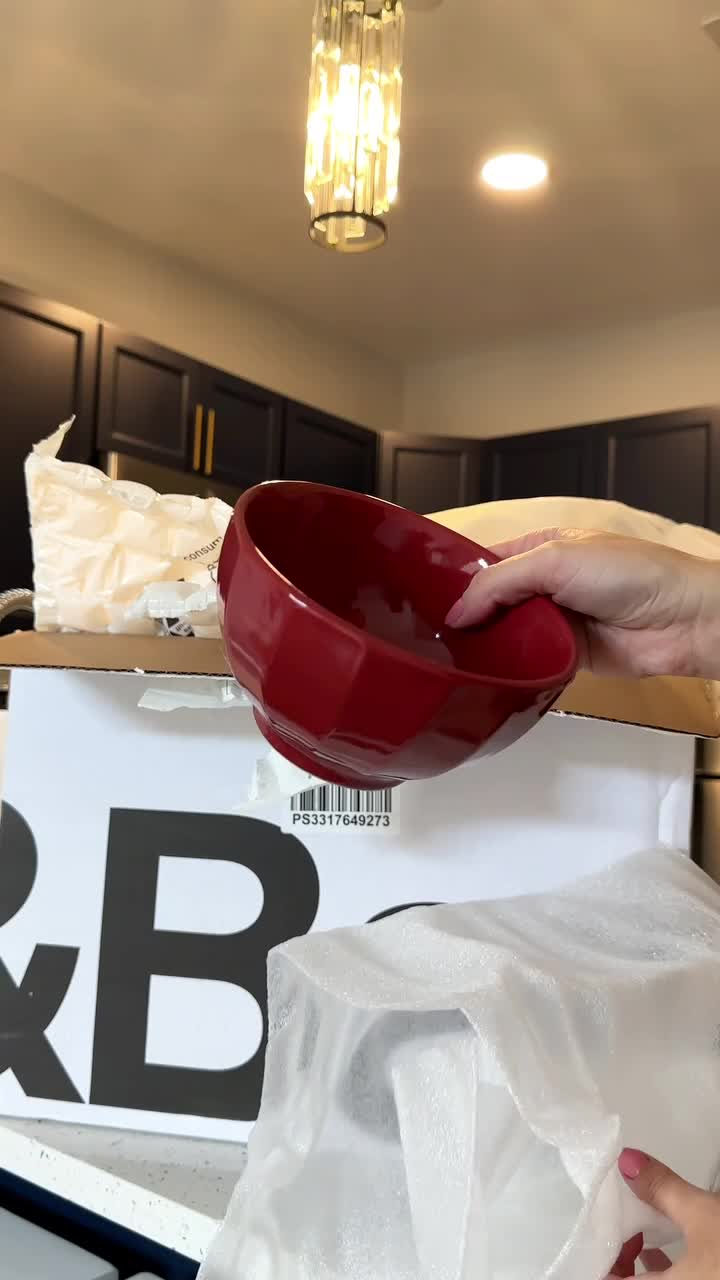 Snowflake Oven-to-Table Casserole Dish with Wood Trivet