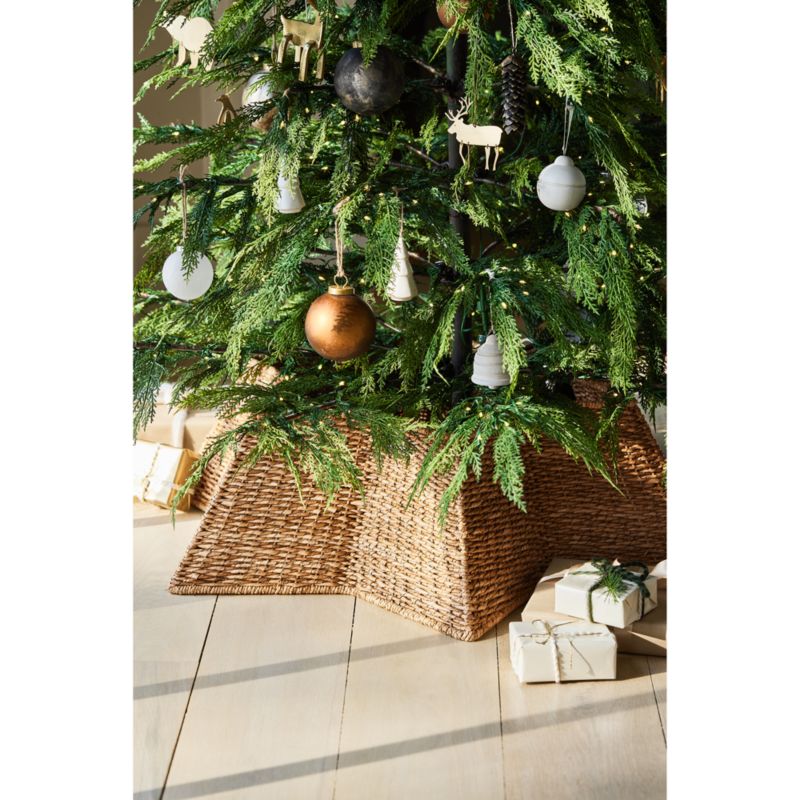 Woven Star Christmas Tree Collar