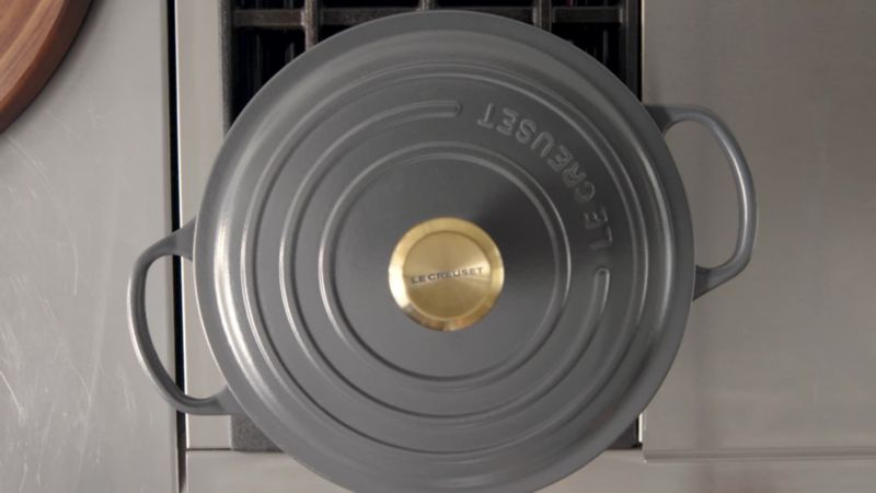 Le Creuset ® Signature Noel White 12 Days of Chirstmas 3.5-Qt. Round Dutch Oven with Gold Knob