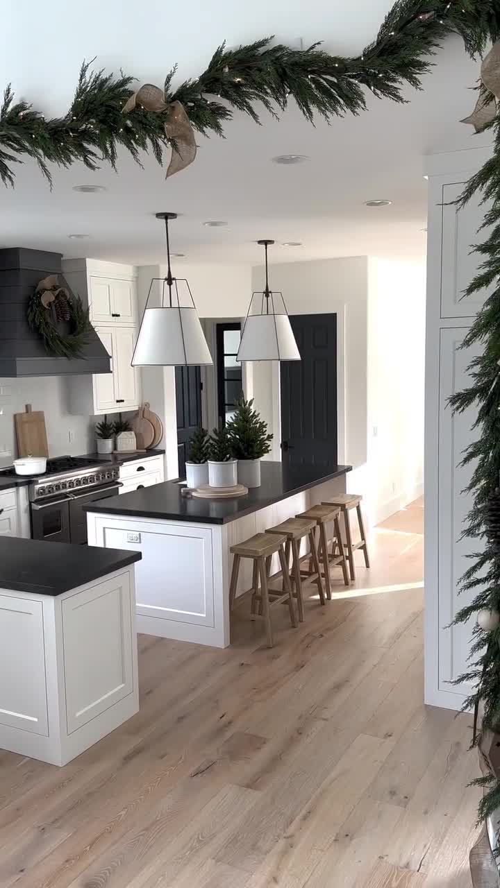 Faux Cypress Real Touch Holiday Garland 15'