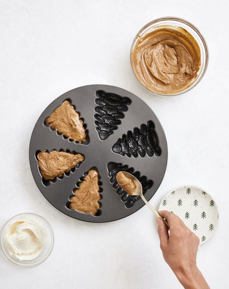 Nordic Ware ® Evergreen Cakelet Pan