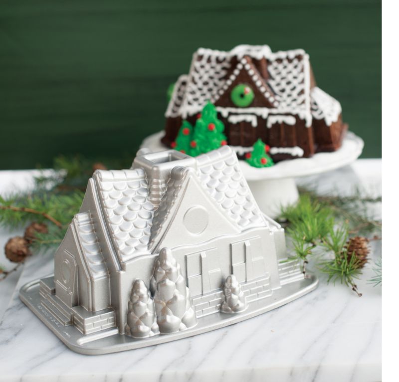 Nordic Ware ® Gingerbread House Bundt ® Pan