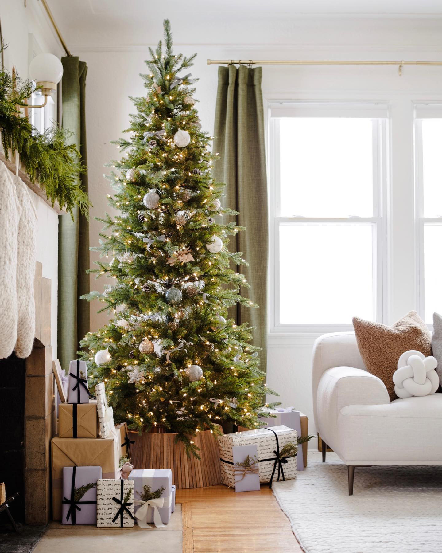 Skei Wood Natural Christmas Tree Collar 24