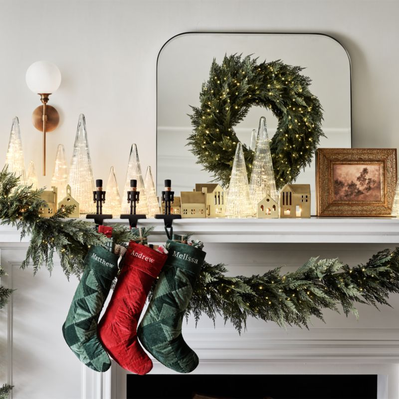 Faux Hemlock Pine Pre-Lit LED Wreath 28