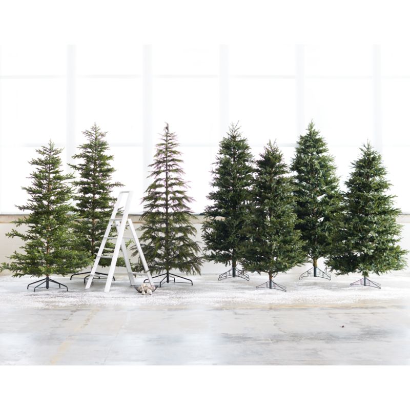 Faux Alaskan Spruce Pre-Lit LED Christmas Tree with White Lights 7.5'