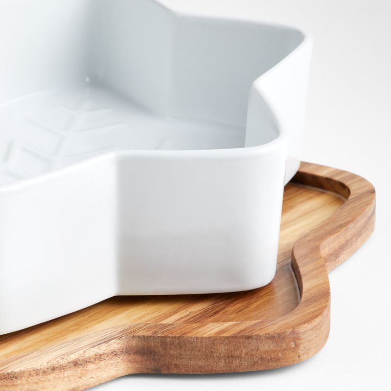 Snowflake Oven-to-Table Casserole Dish with Wood Trivet