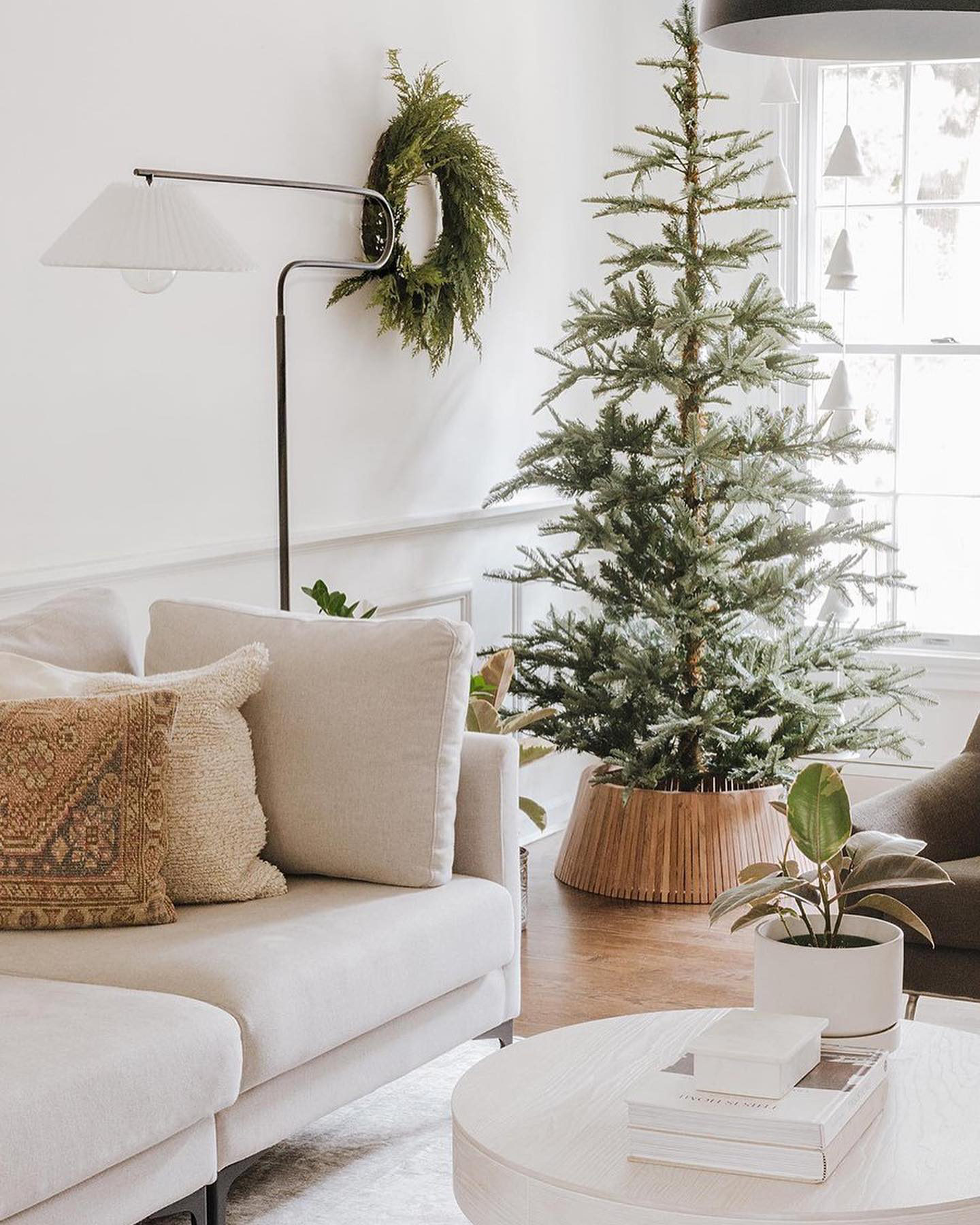 Skei Wood Natural Christmas Tree Collar 24