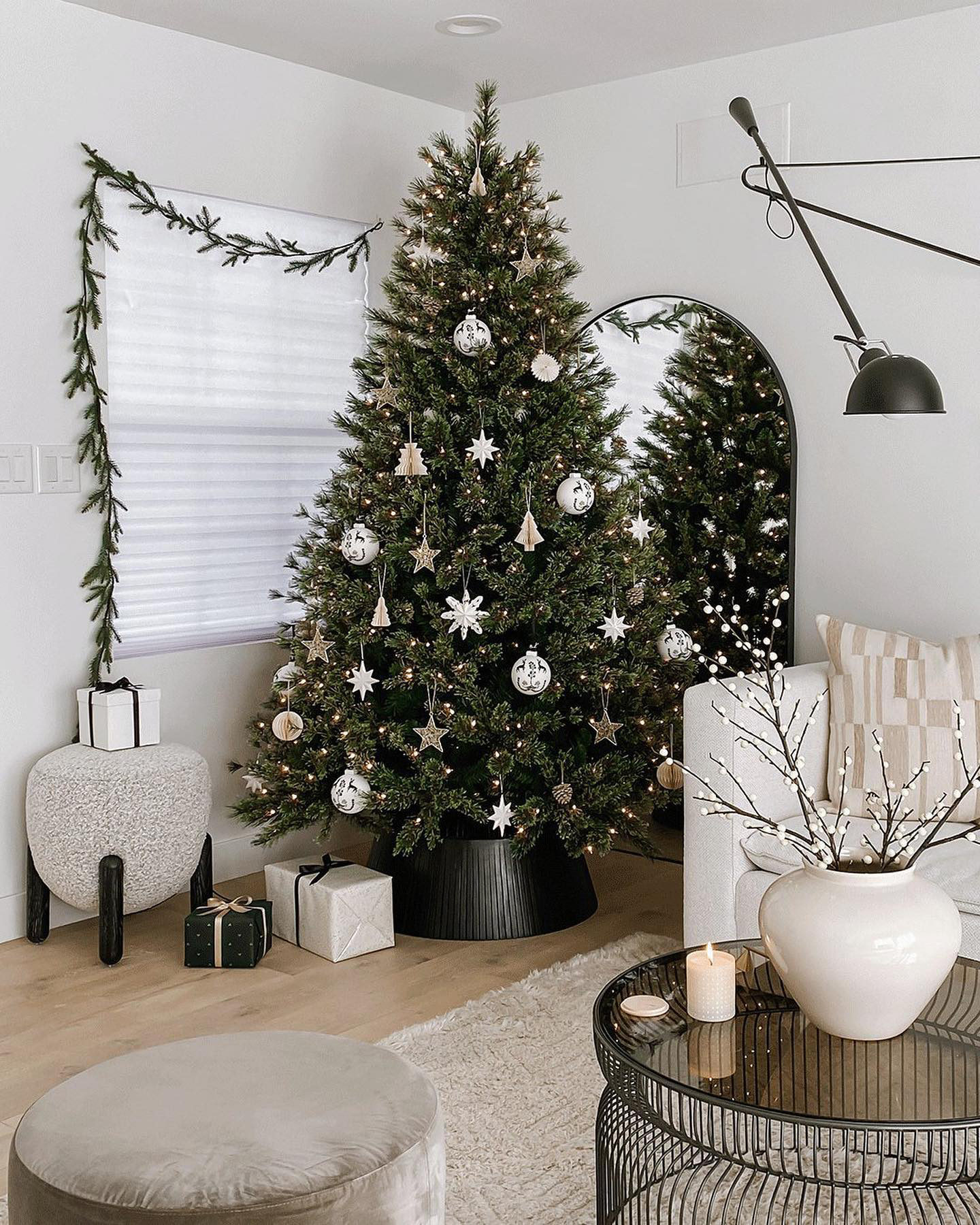 Skei Black Wood Christmas Tree Collar 24