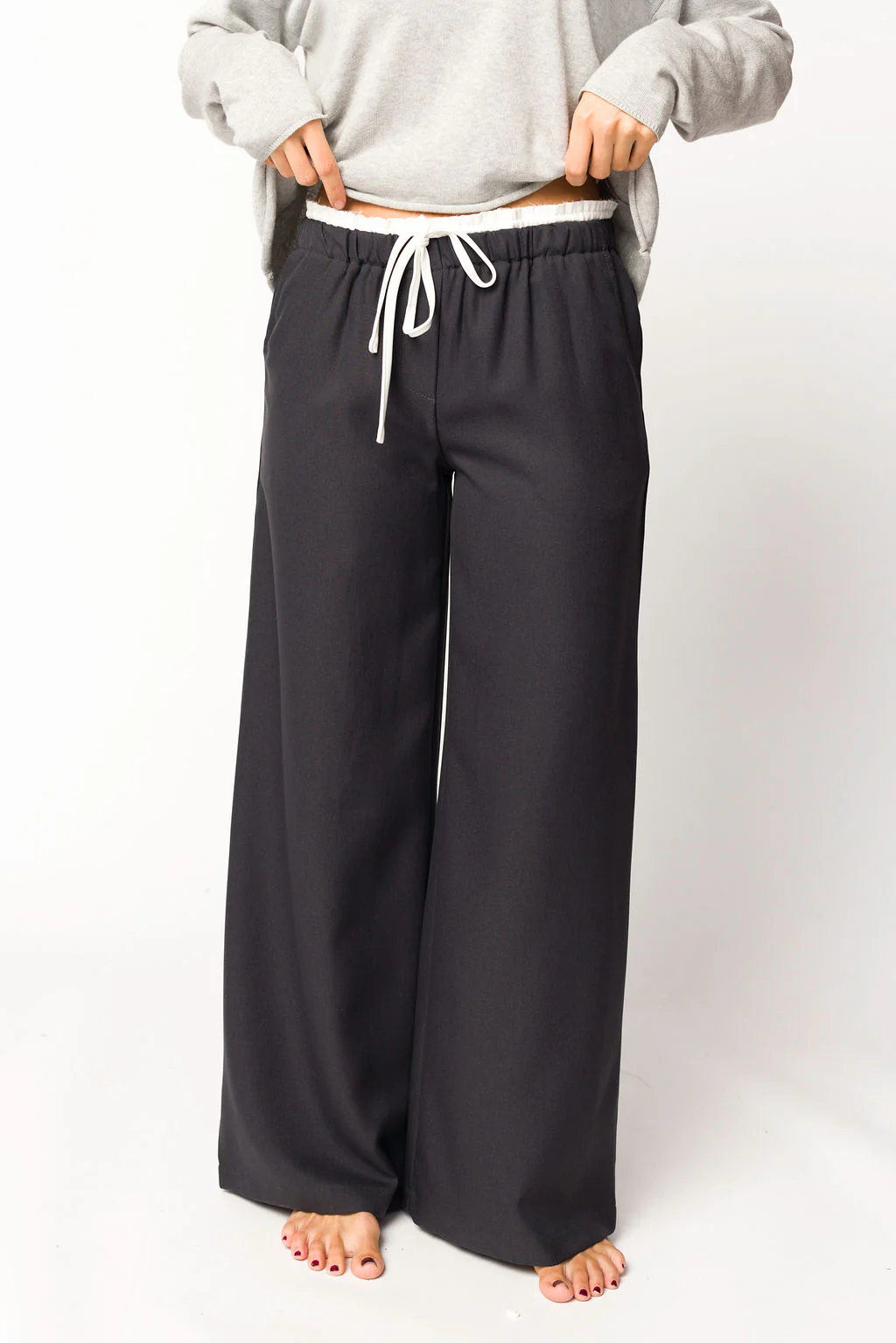 Heidi Contrast Wide Leg Pants in Charcoal - Iieemm