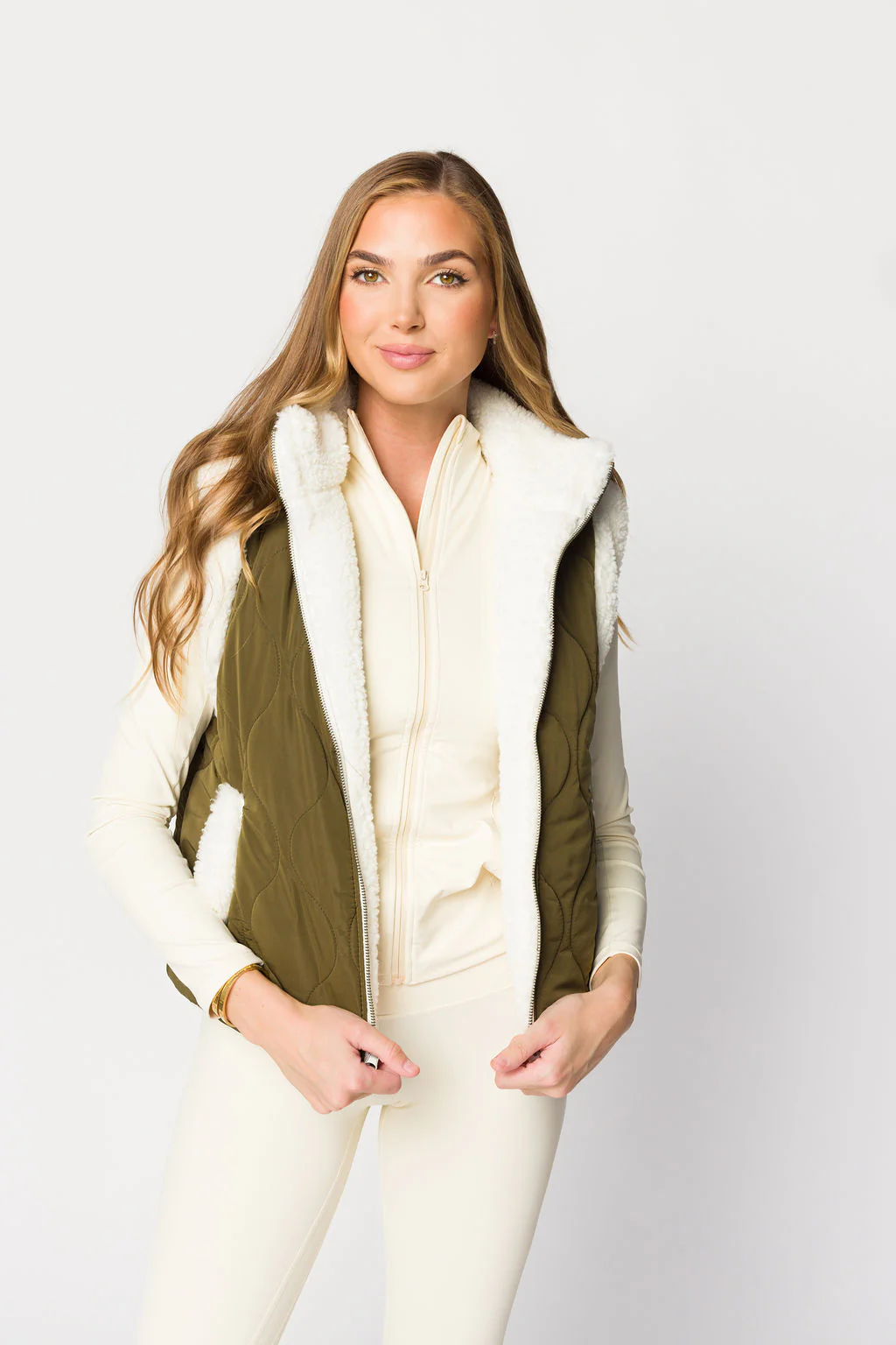 Dani Reversible Vest in Whisper White/Olive - Iieemm
