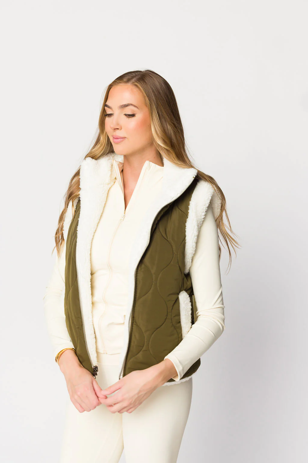 Dani Reversible Vest in Whisper White/Olive - Iieemm