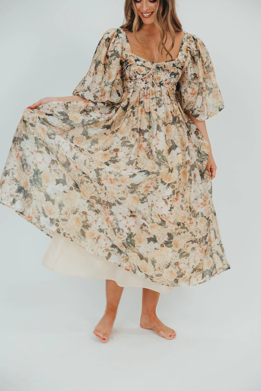Harlow Maxi Dress in Champagne Floral - Bump Friendly & Inclusive Sizing (S-3XL) - Iieemm