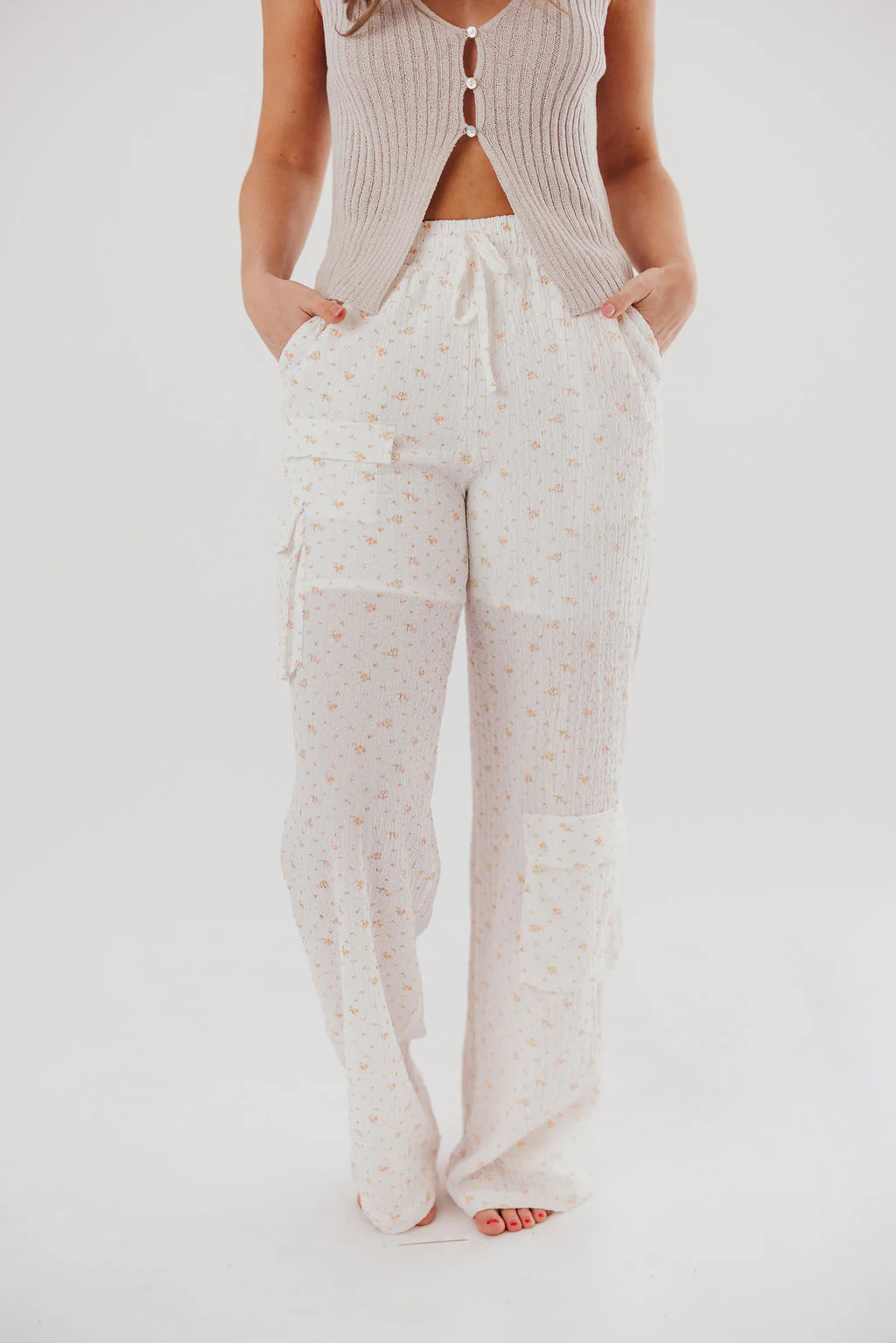 Teagan Crinkle Cargo Pants in Off-White Floral - Iieemm