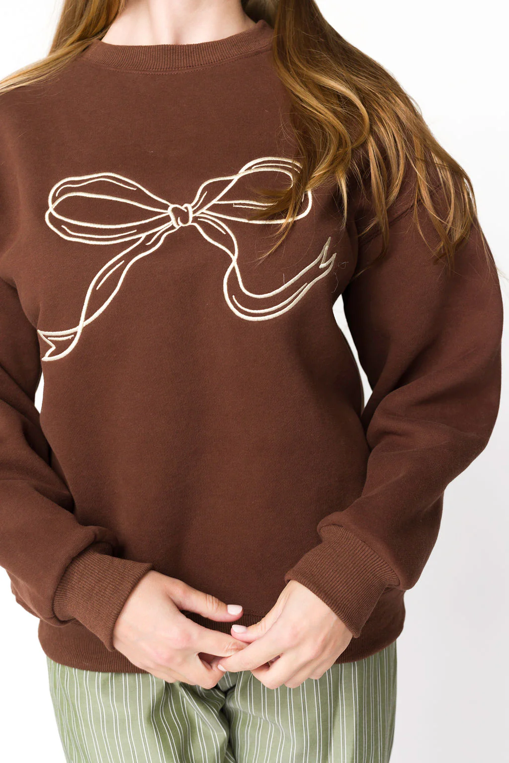 Claire Embroidered Bow Sweatshirt in Chocolate - Iieemm