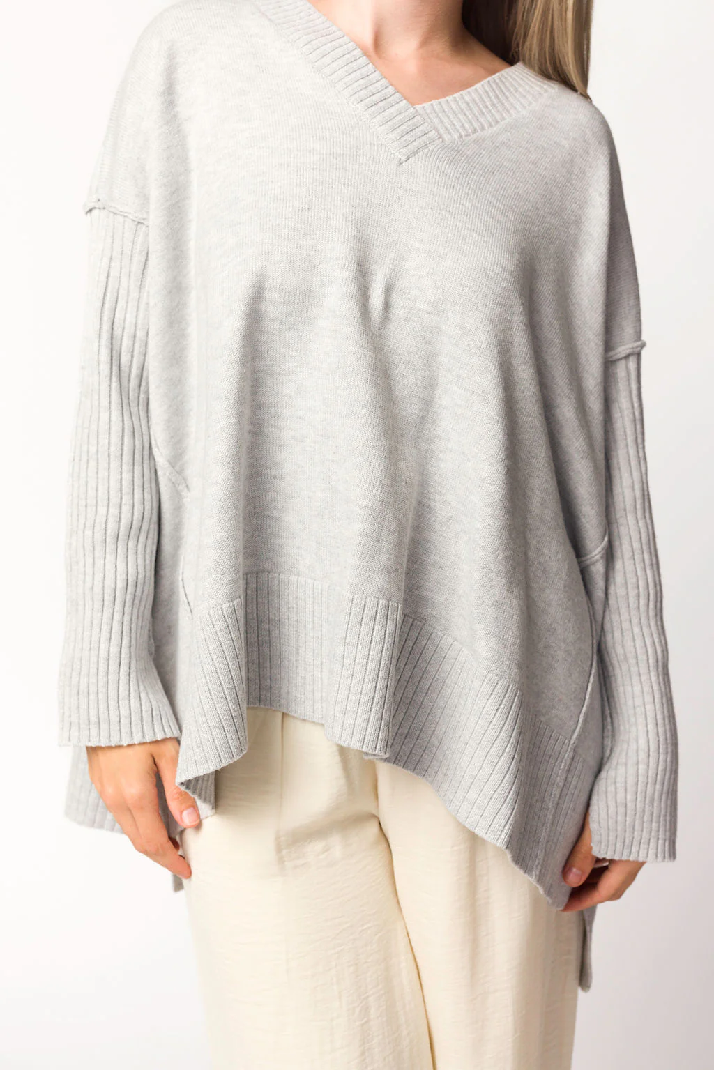 Paisley V-Neck Sweater in Heather Grey - Iieemm