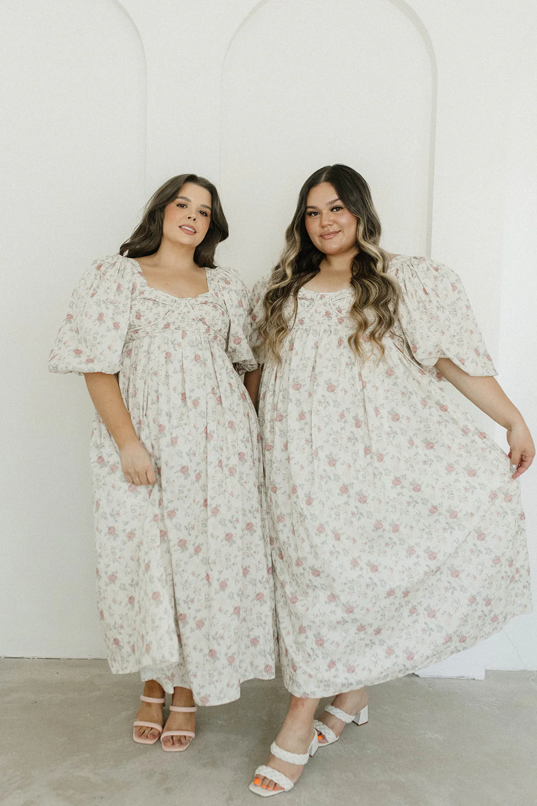 Harlow Maxi Dress in Off-White Floral - Bump Friendly & Inclusive Sizing (S-3XL) - Iieemm