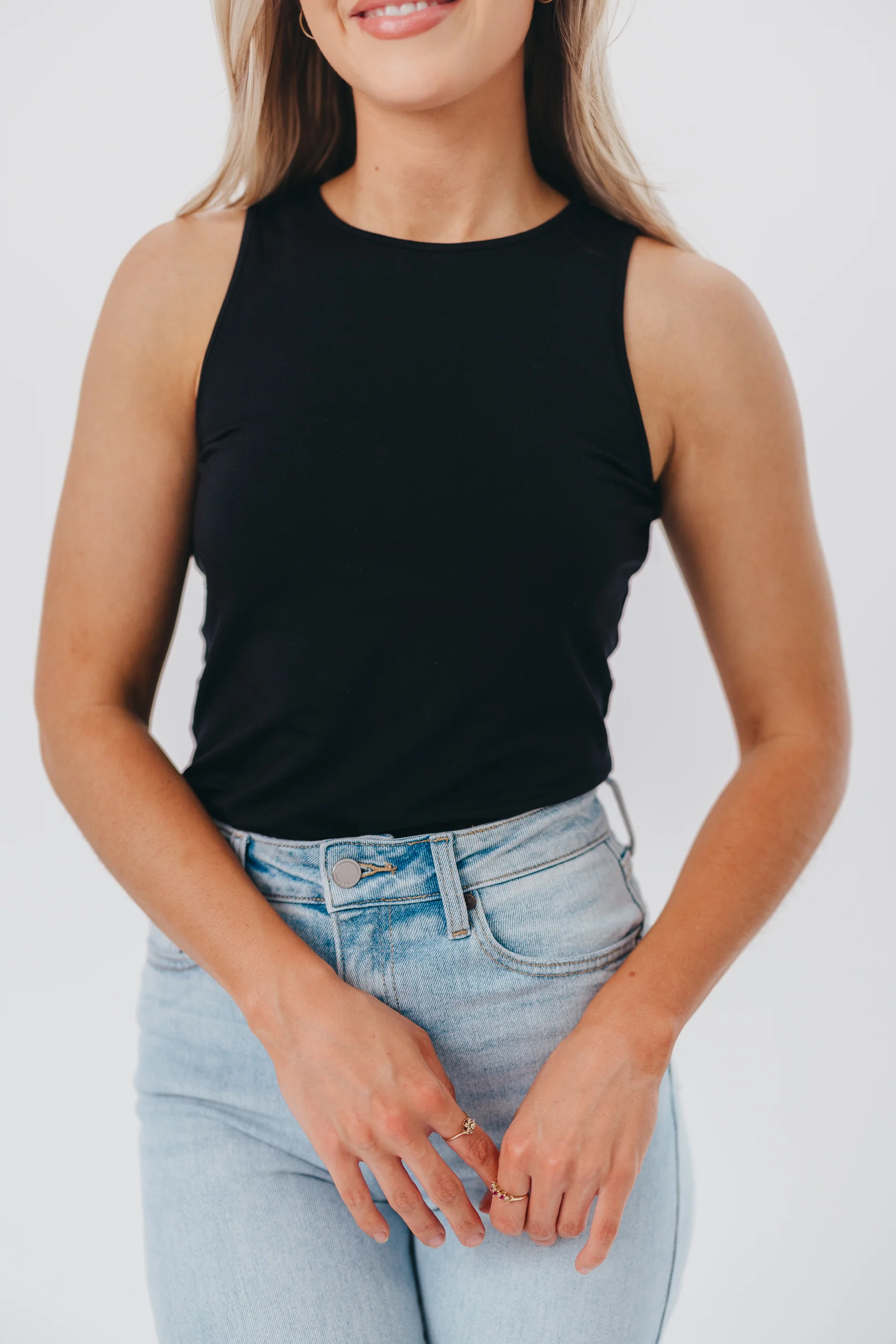 Eliana Tank in Black - Iieemm
