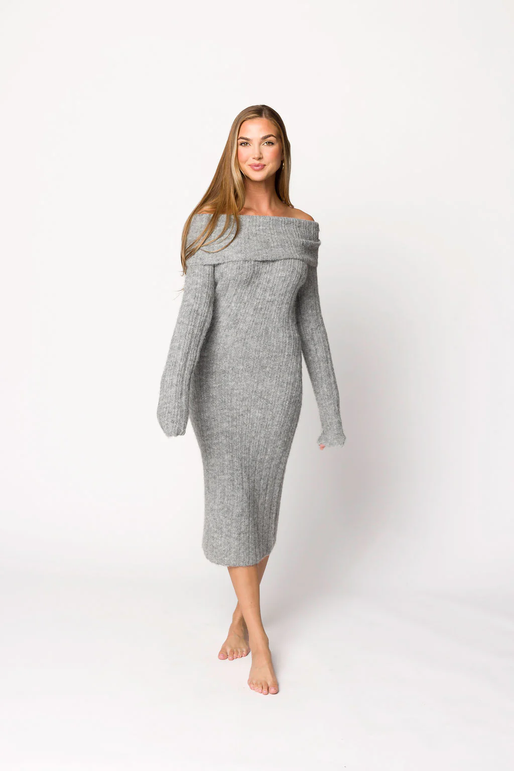 Beth Off-the-Shoulder Sweater Midi Dress in Heather Grey - Iieemm