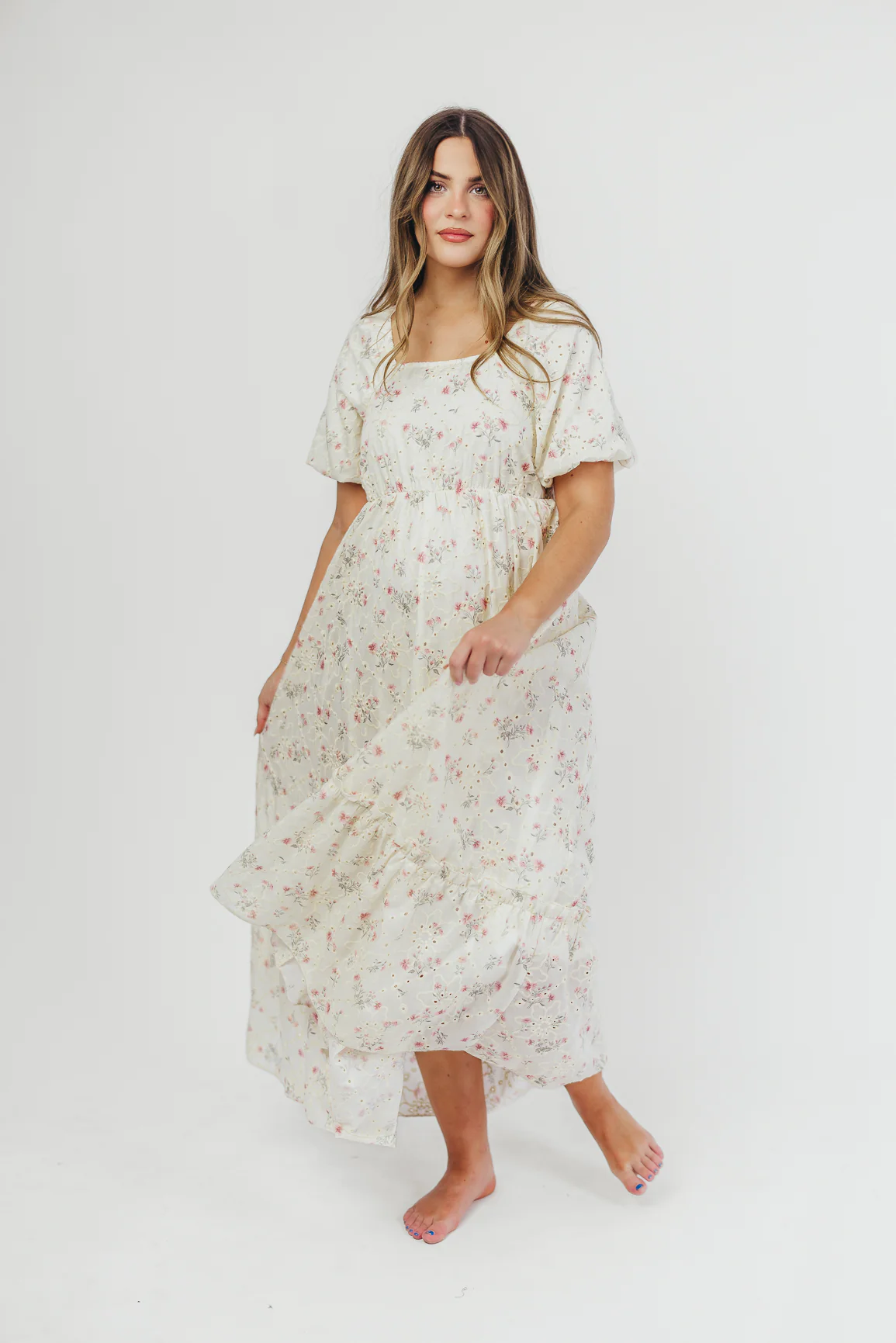 Remi Eyelet Floral Maxi Dress in Ivory - Iieemm