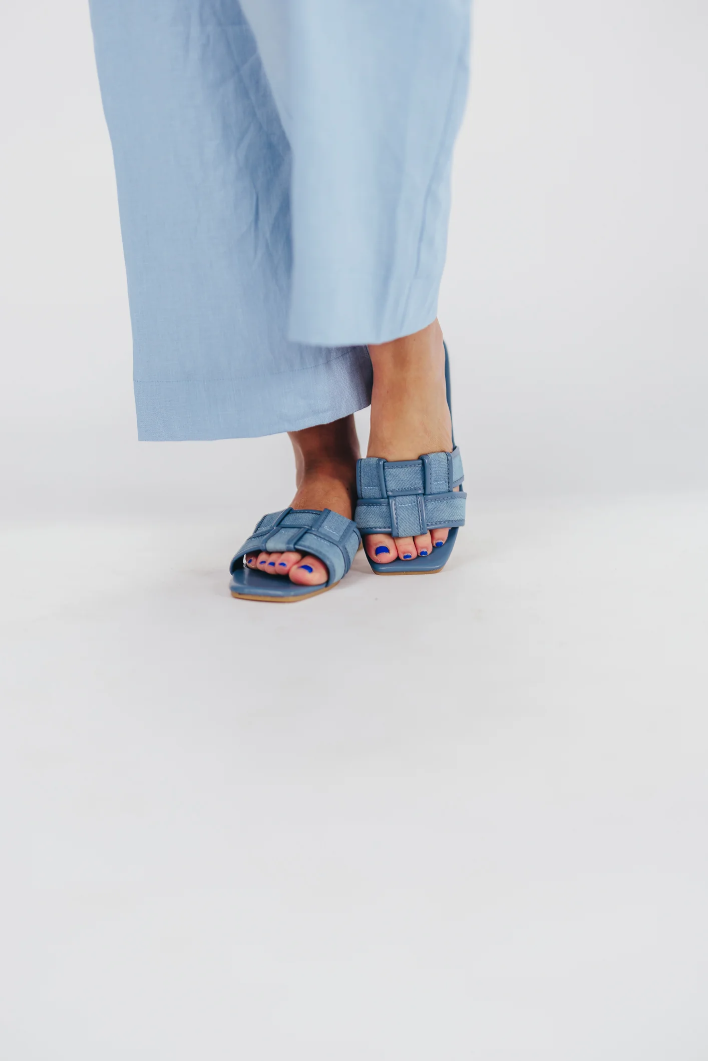 Essie Woven Canvas Slides in Denim - Iieemm