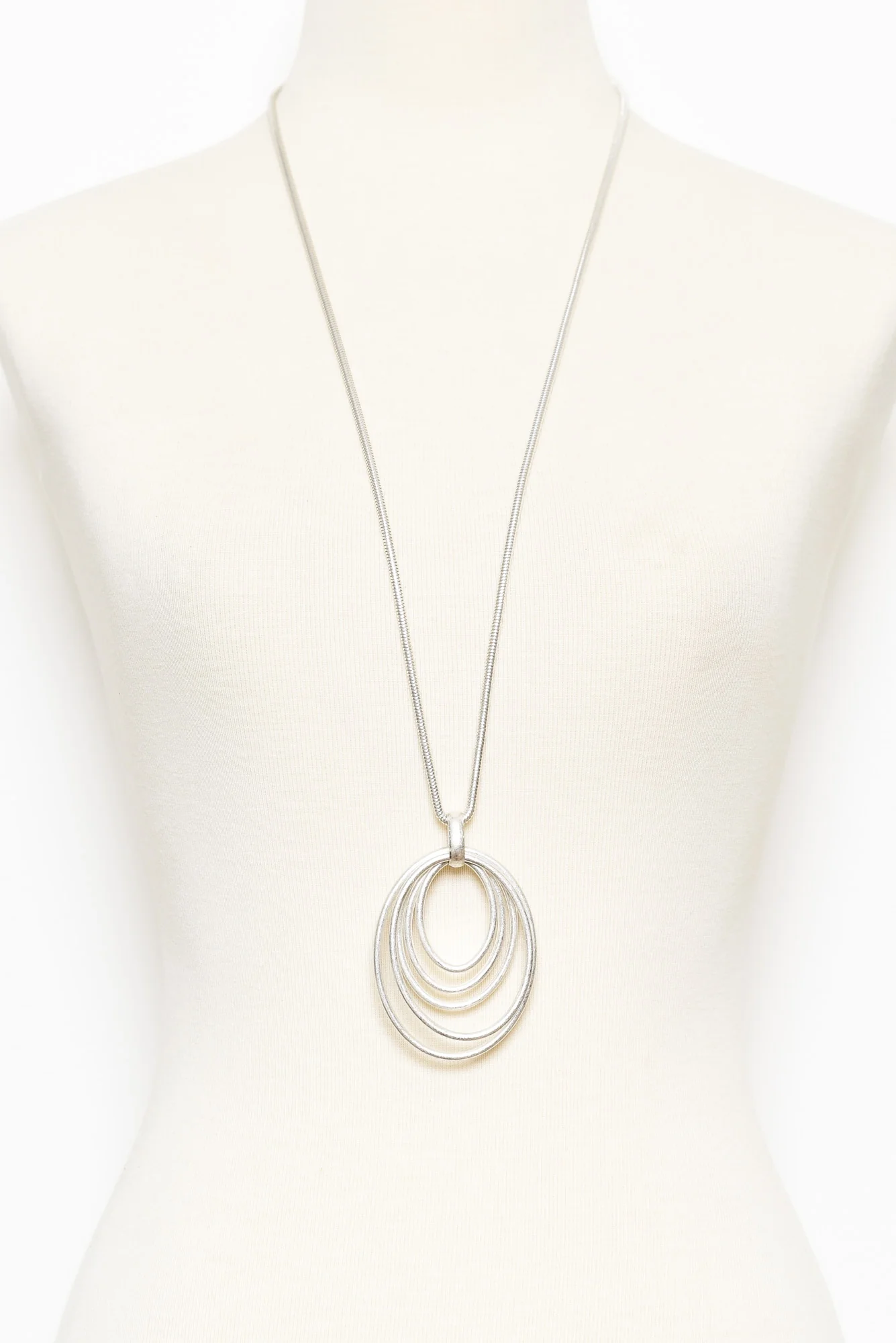 Laura Silver Disk Pendant Necklace
