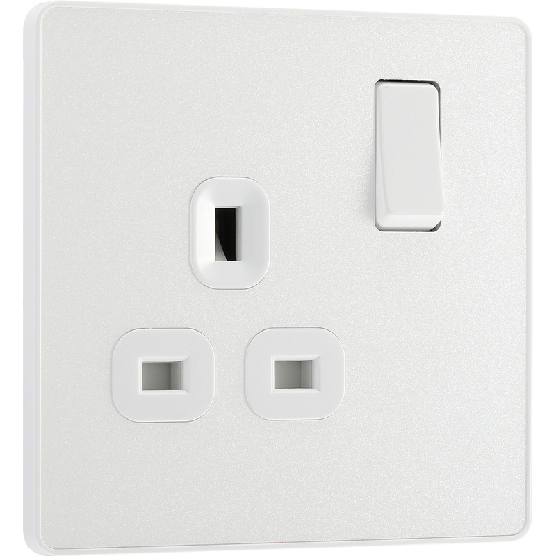 BG Evolve Pearlescent White (White Ins) Single Switched 13A Power Socket