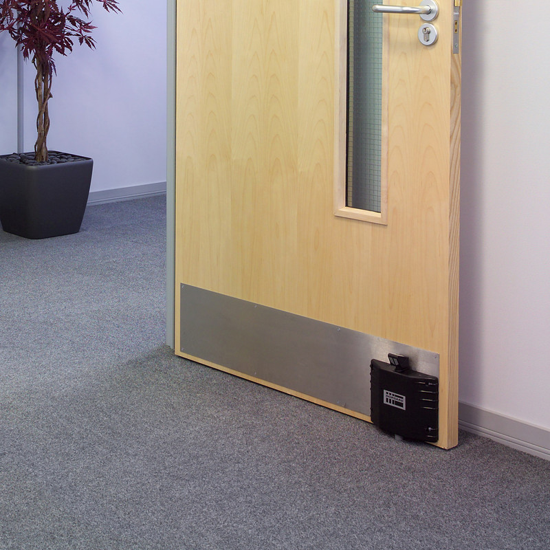 Dorgard Fire Door Retainer Black