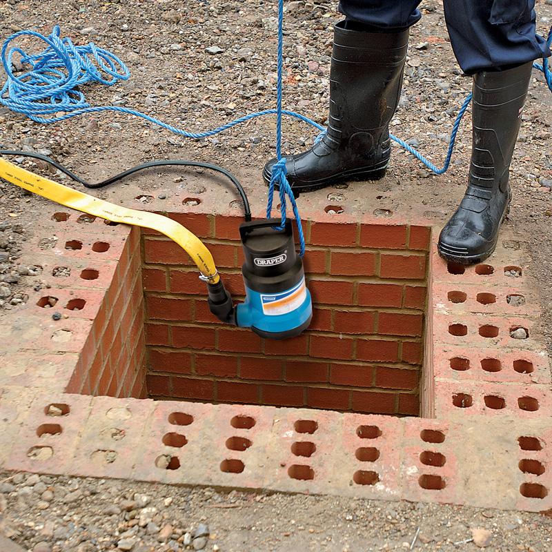 Draper 200L/Min Submersible Dirty Water Pump with Float Switch 750W