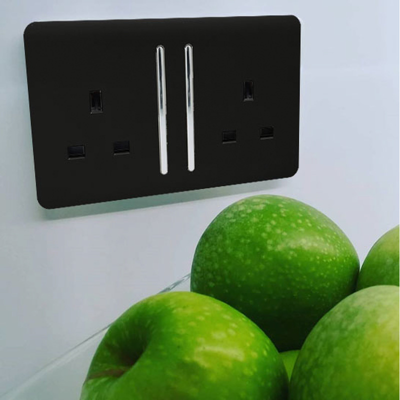 Trendiswitch Black 2 Gang 13 Amp Switched Socket 2 Gang