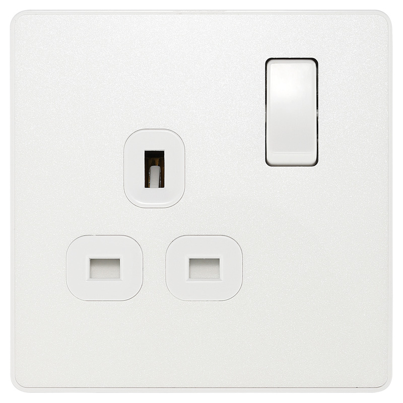 BG Evolve Pearlescent White (White Ins) Single Switched 13A Power Socket