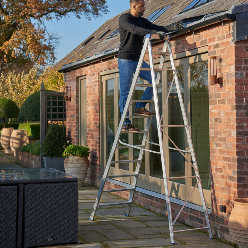 Werner Mastertrade Swingback Stepladder 12 Tread