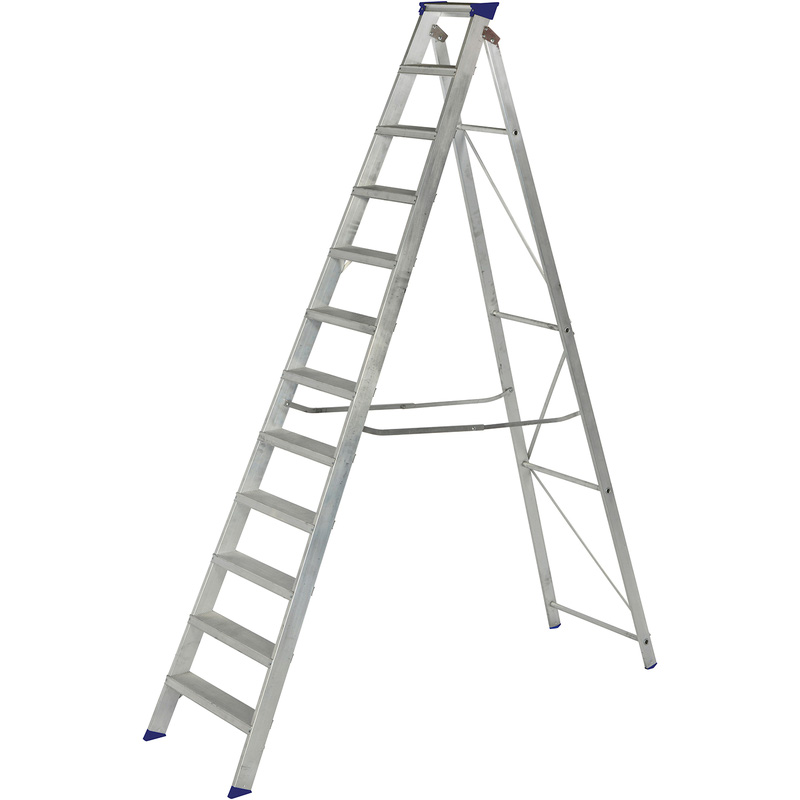 Werner Mastertrade Swingback Stepladder 12 Tread