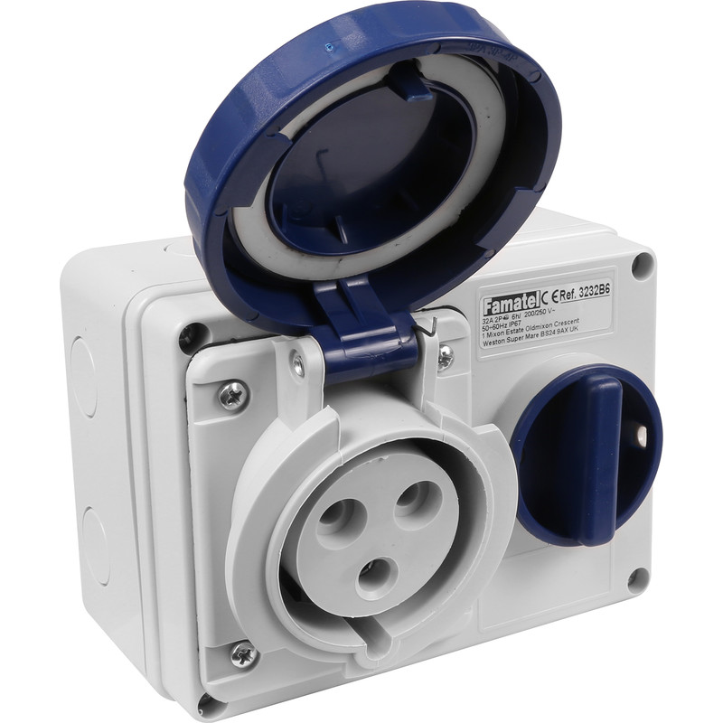 Industrial Socket IP67 240V 32A Switched 2P+E