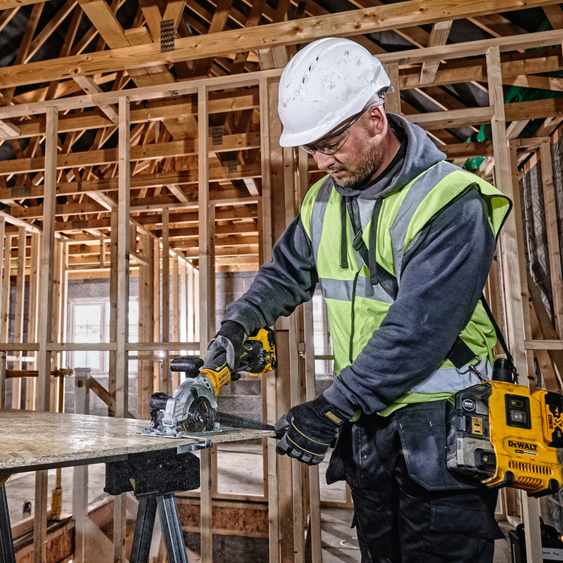 DeWalt DCS571N-XJ 18V XR Brushless Compact Circular Saw Body Only