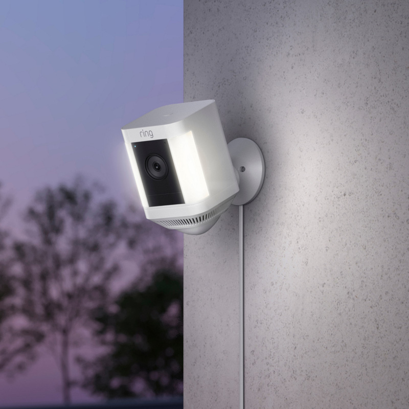 Spotlight Cam Plus Plug-in White