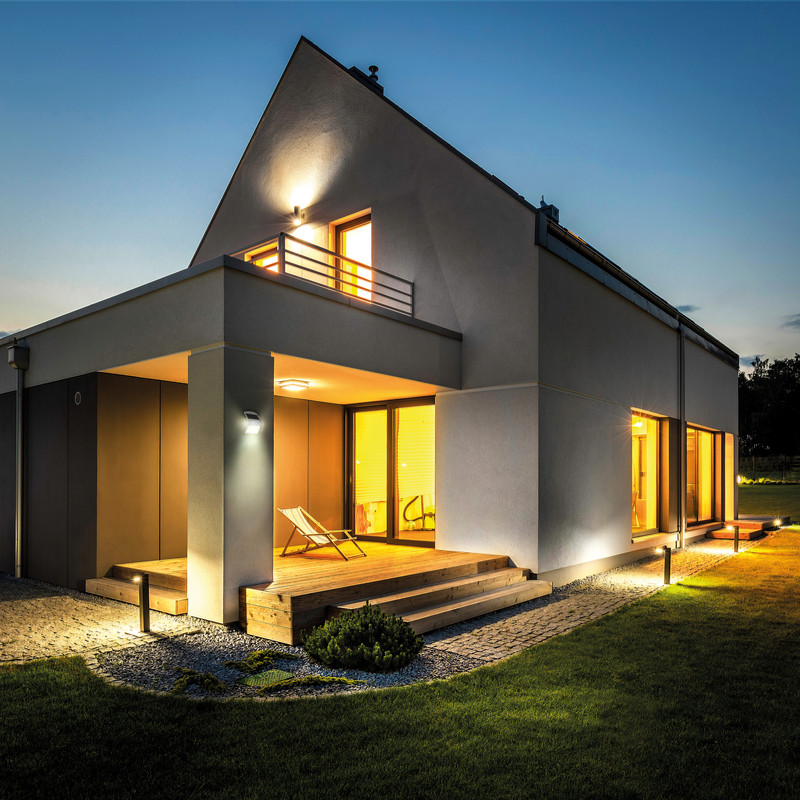 Luceco SOLAR Guardian 1.5W PIR Wall Light IP65 White 220lm