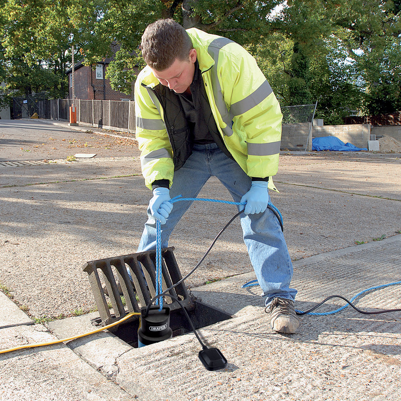 Draper 166L/Min Submersible Dirty Water Pump with Float Switch 550W