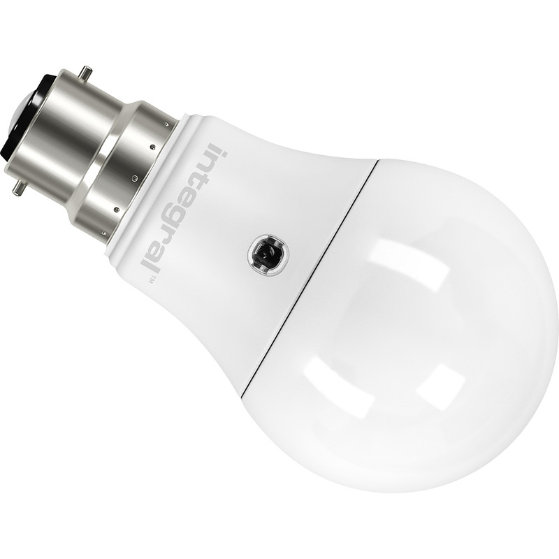 Integral LED GLS Dusk Till Dawn Sensor 5W 470lm BC (B22d)
