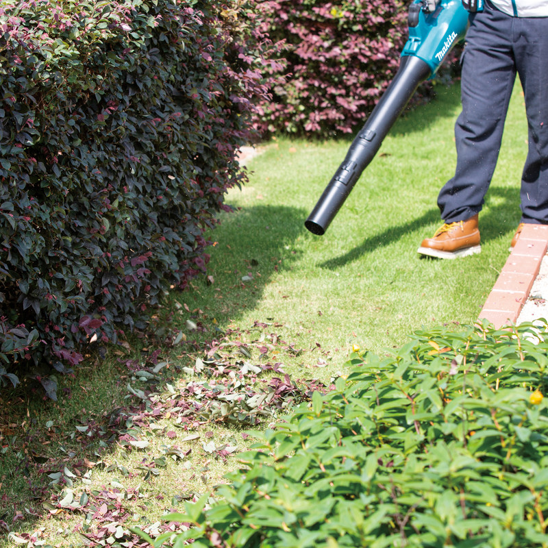 Makita 18V LXT Brushless Cordless Blower Body Only