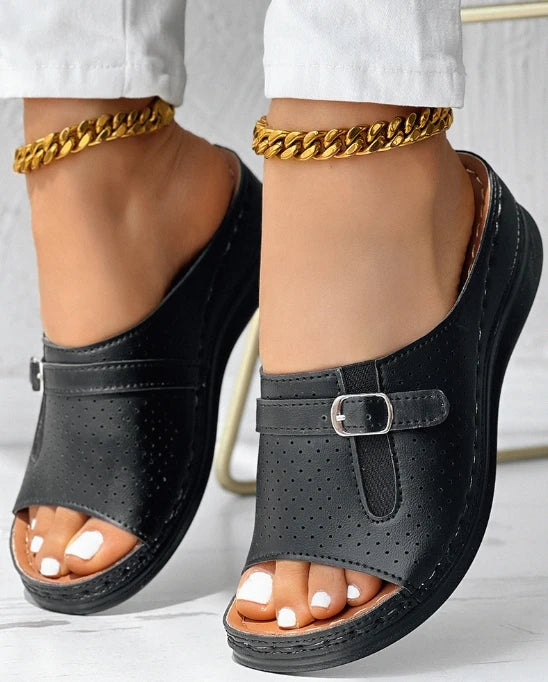 Elegant Buttoned Heel Sandals - SCFUDI