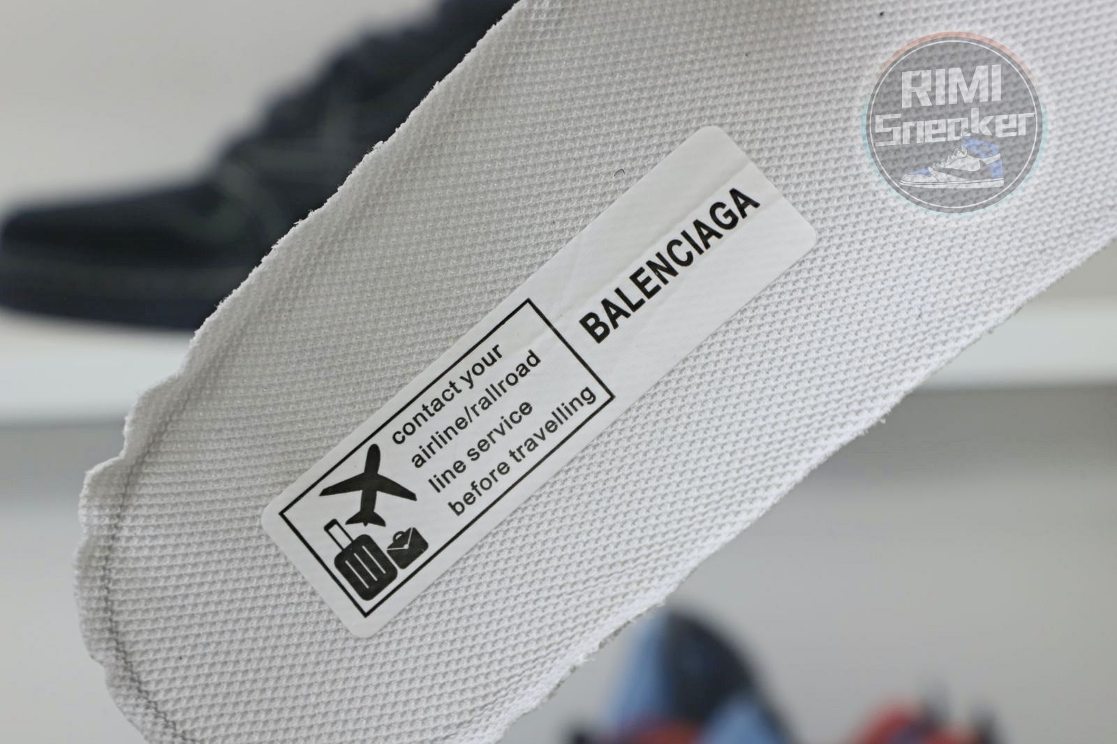 Balenciaga all sizes still in stock! Please contact customer service on iMessage/WhatsApp to purchase! BLGA  Track（LED）