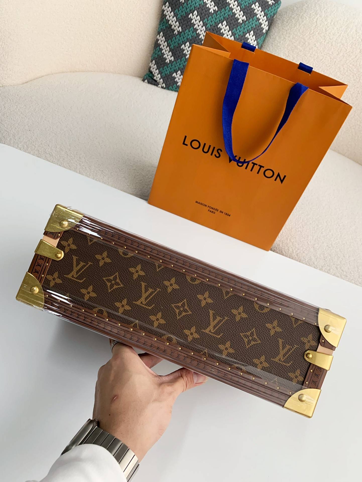 L*V Watch Storage Box Size:34*18*11cm