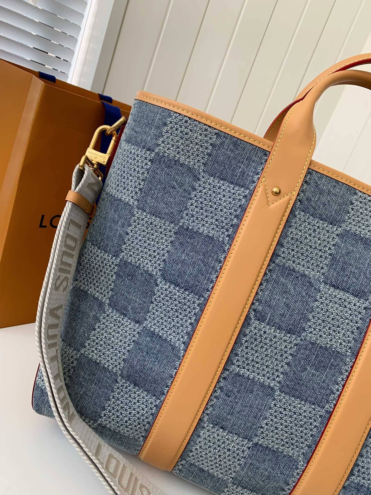 L*V New Weekend TOTE tannin jean bag N40702 Size:43*34*17.5cm