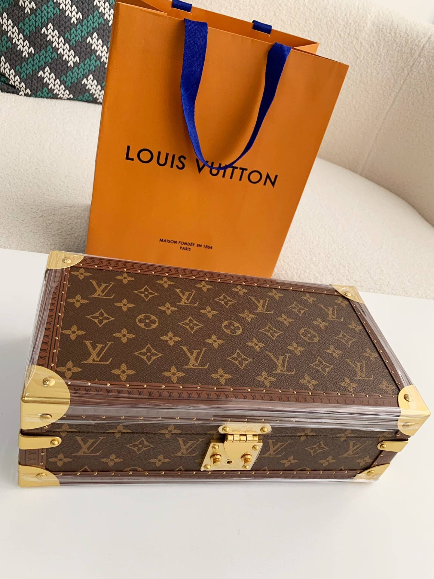 L*V Watch Storage Box Size:34*18*11cm