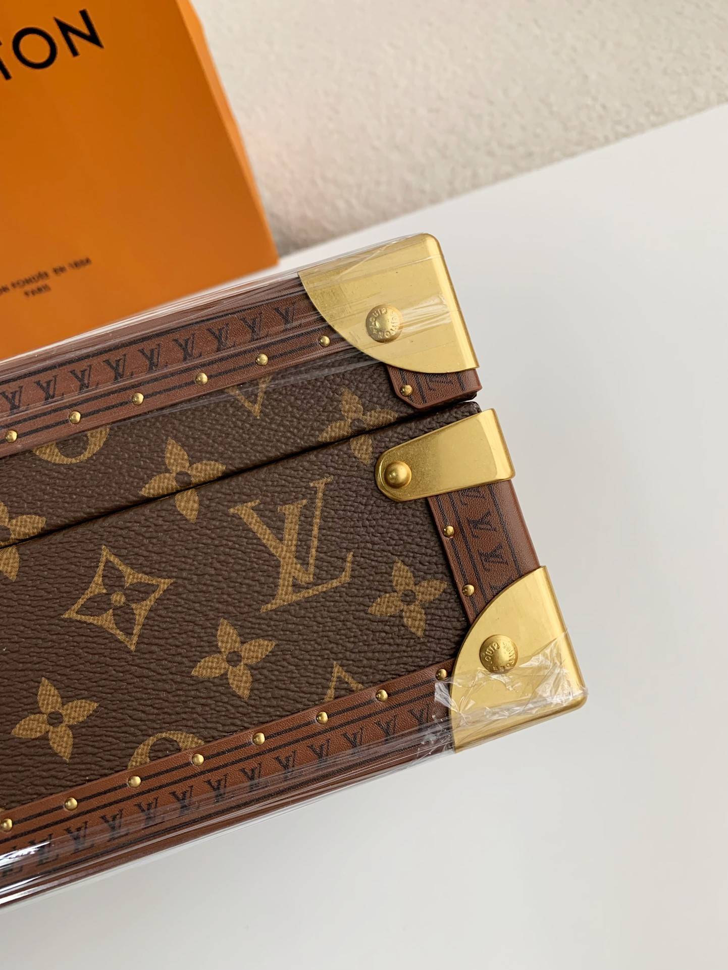 L*V Watch Storage Box Size:34*18*11cm