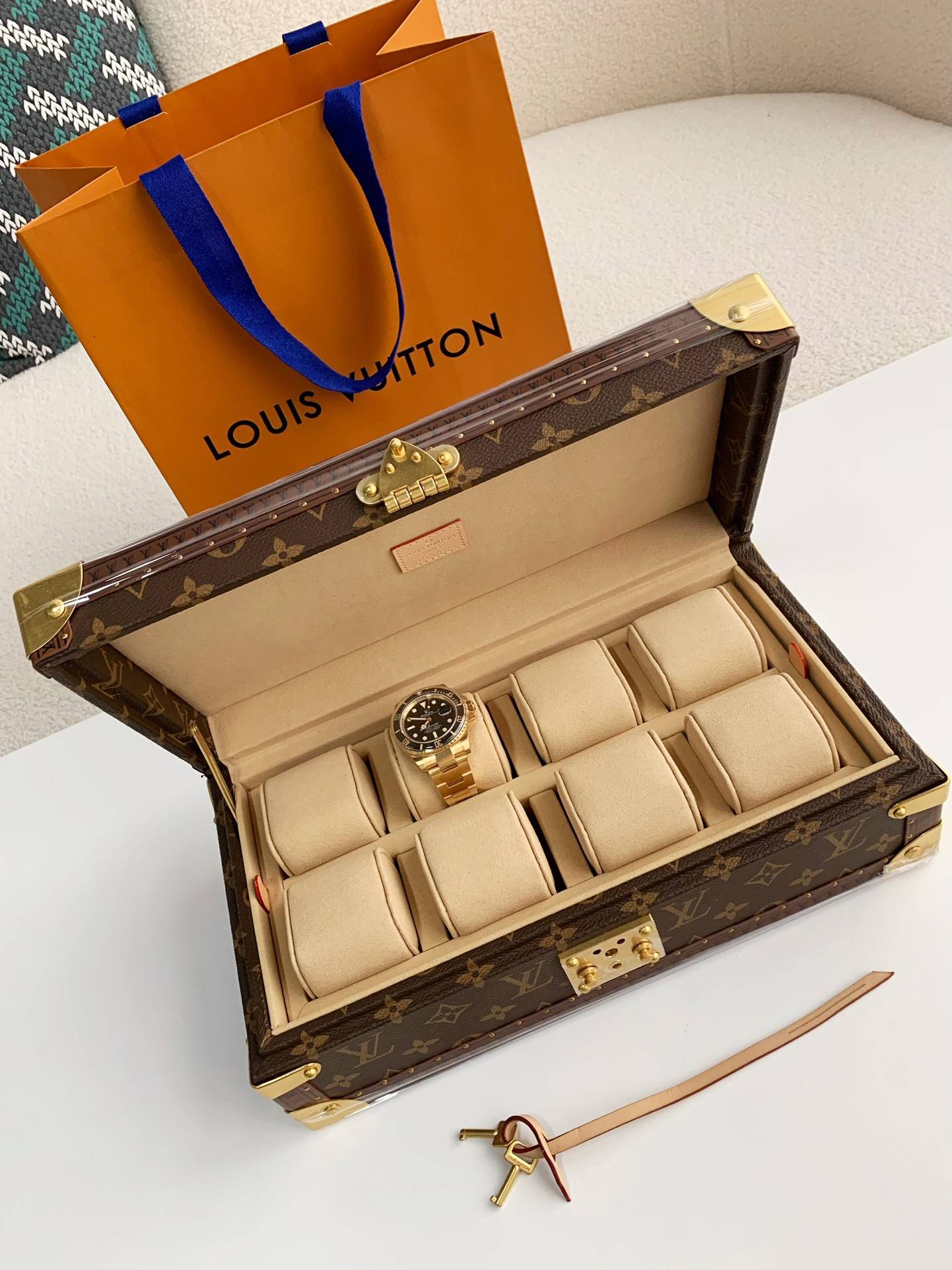 L*V Watch Storage Box Size:34*18*11cm