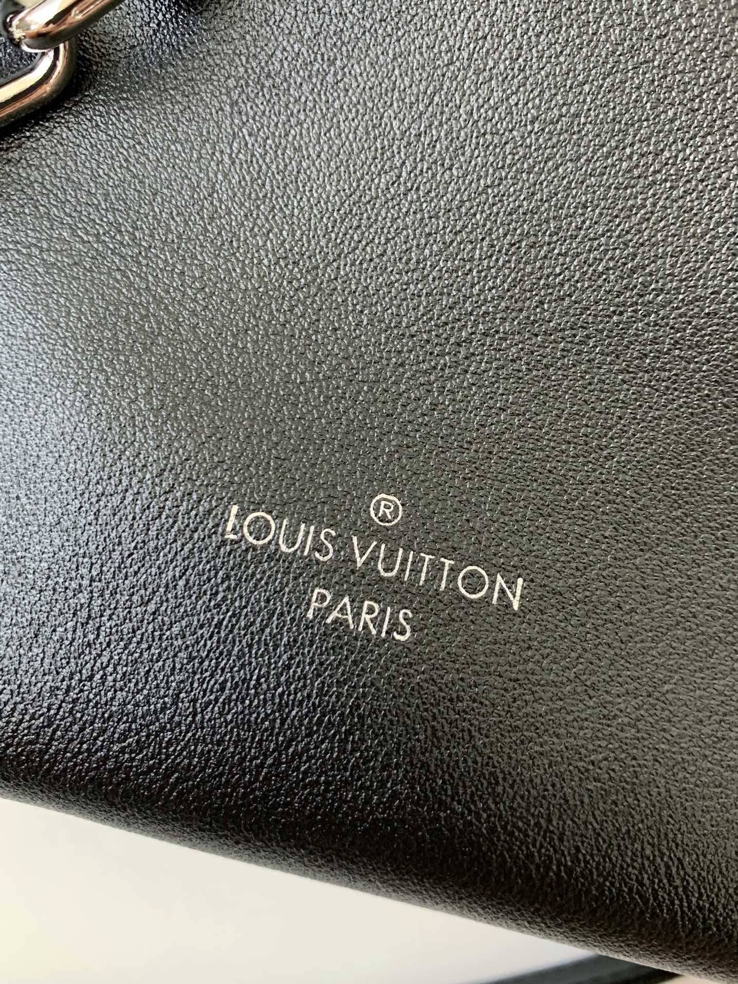 L*V New SIDE TRUNK full leather medium size handbag M11350 Size:21*14*6cm