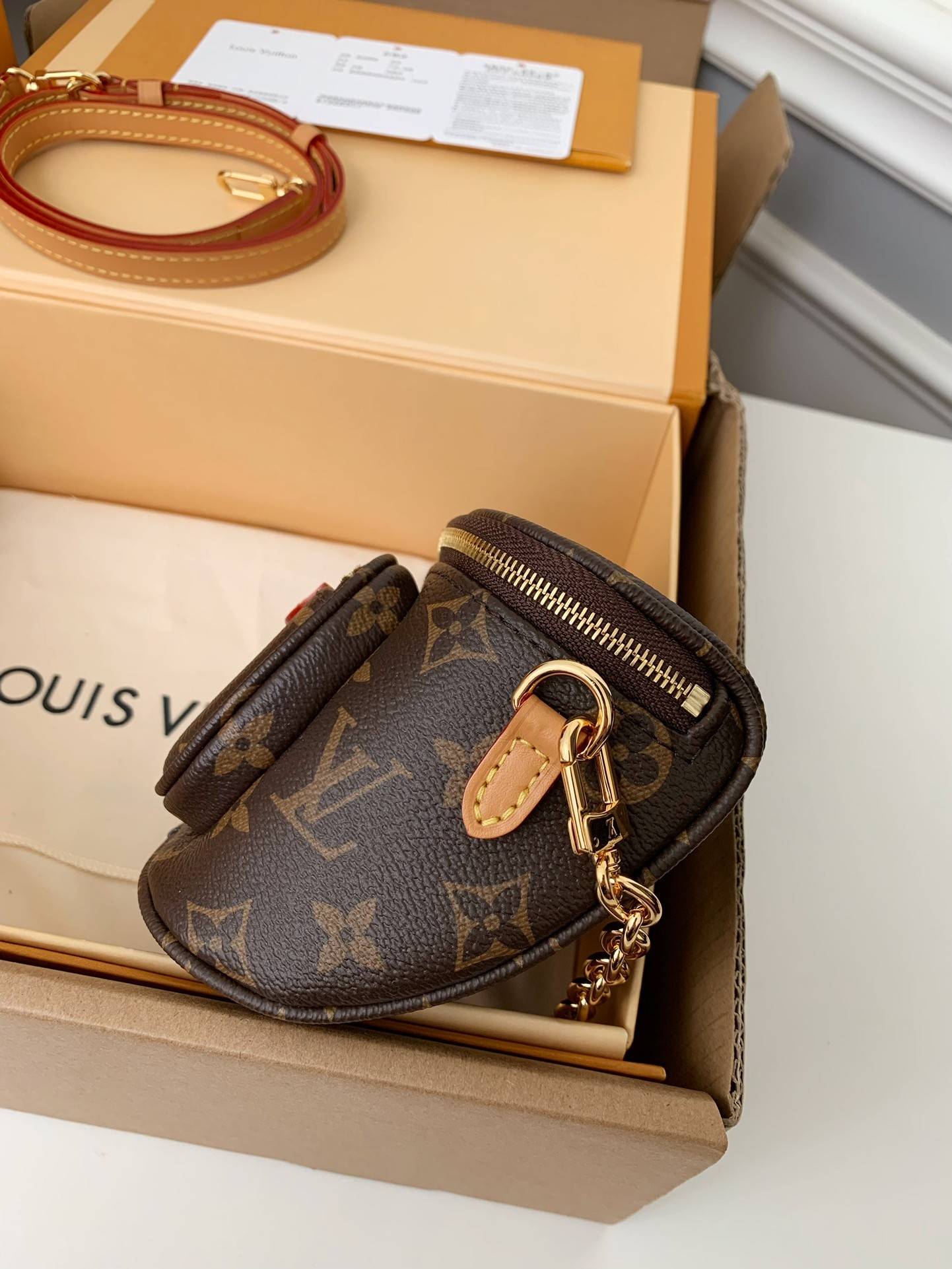 L*V's new MINI BUMBAG vintage handbag for the season M82335 is of top quality